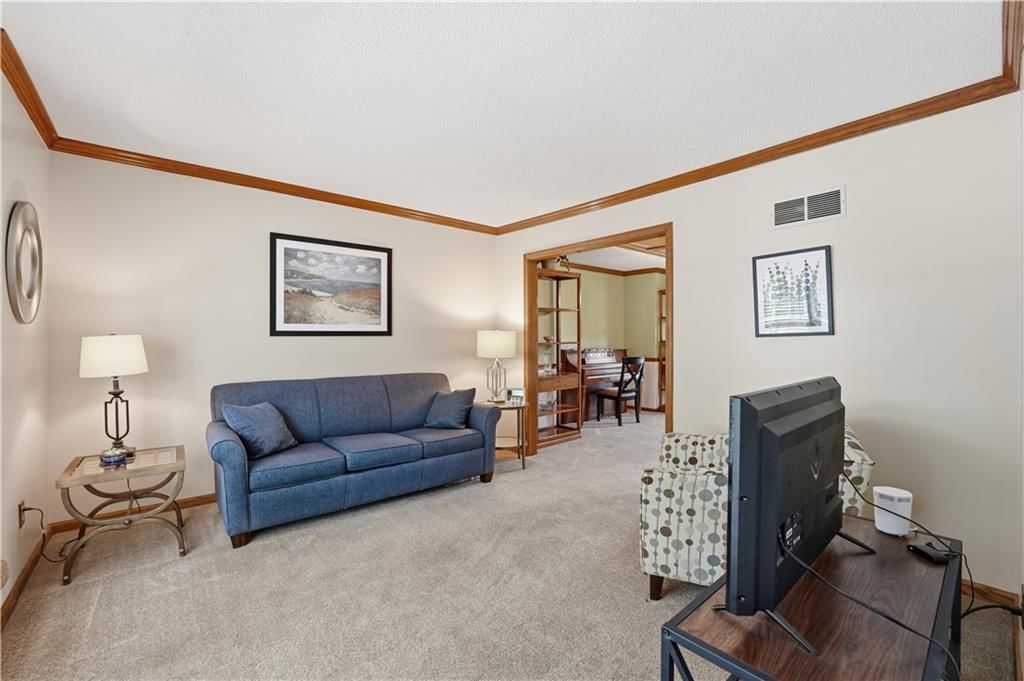 8050 Lakeview Avenue — photo 23