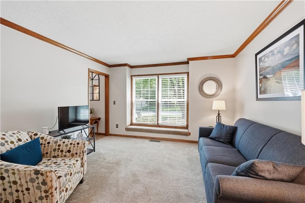 8050 Lakeview Avenue — photo 24