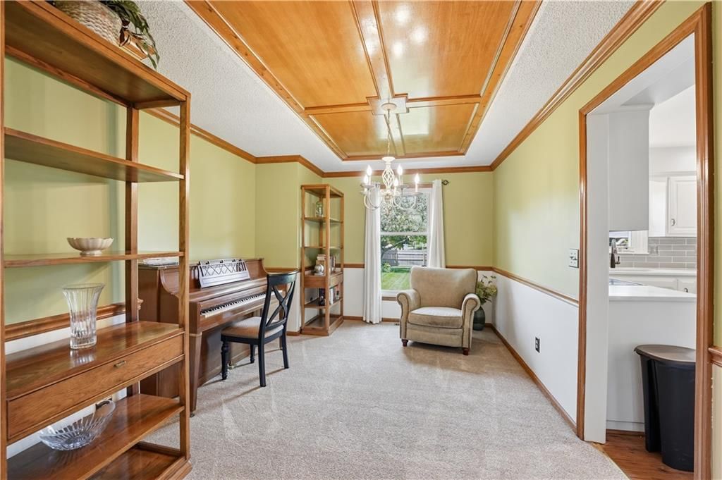 8050 Lakeview Avenue — photo 25