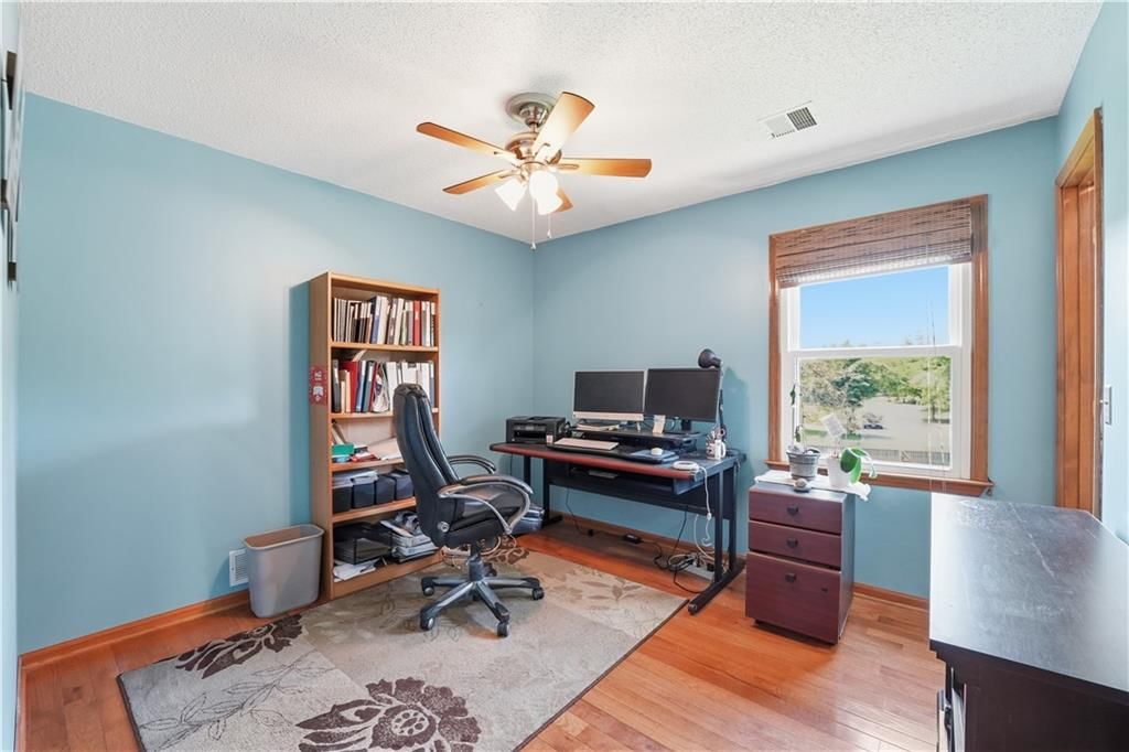 8050 Lakeview Avenue — photo 30