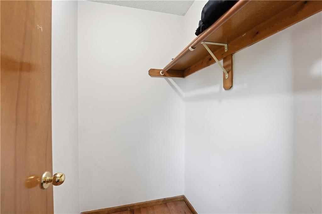 8050 Lakeview Avenue — photo 32