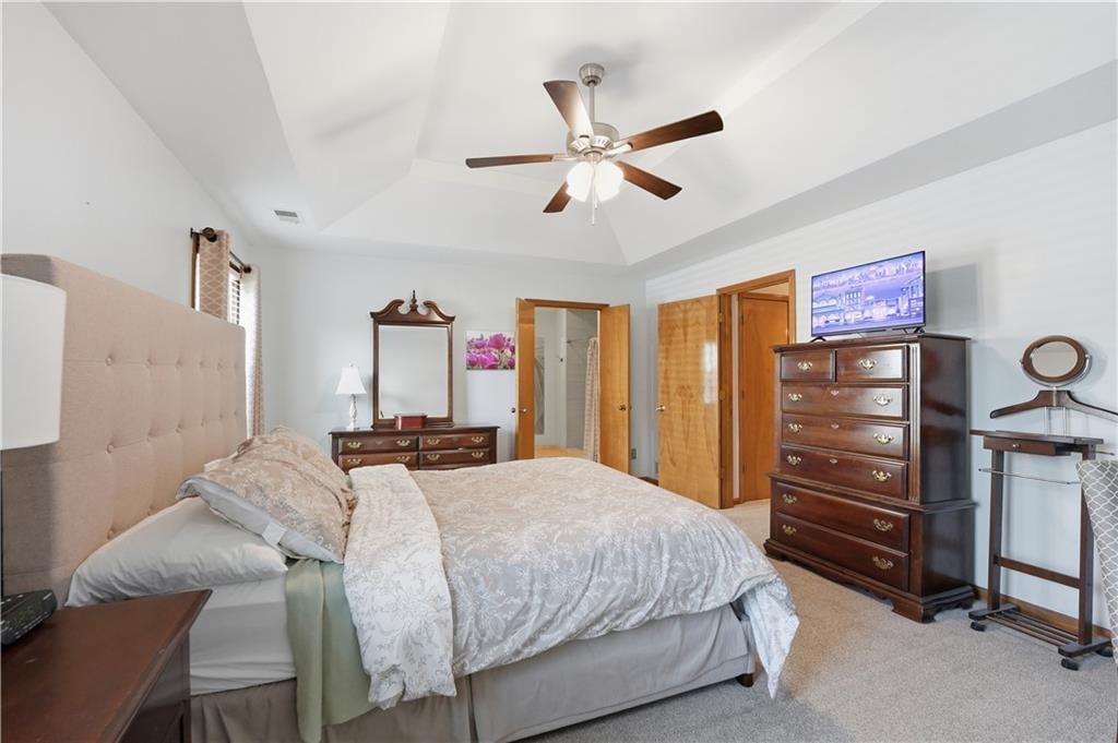 8050 Lakeview Avenue — photo 36