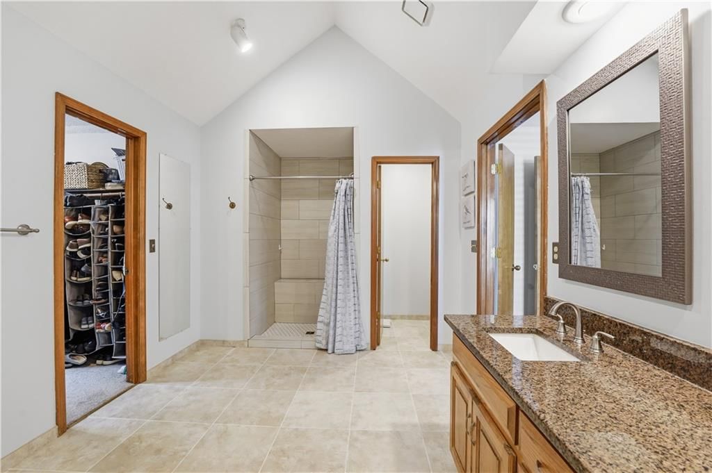 8050 Lakeview Avenue — photo 39