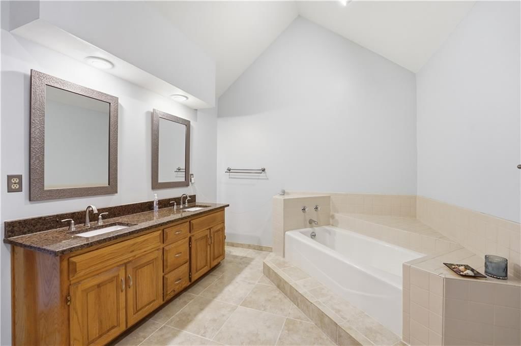 8050 Lakeview Avenue — photo 40
