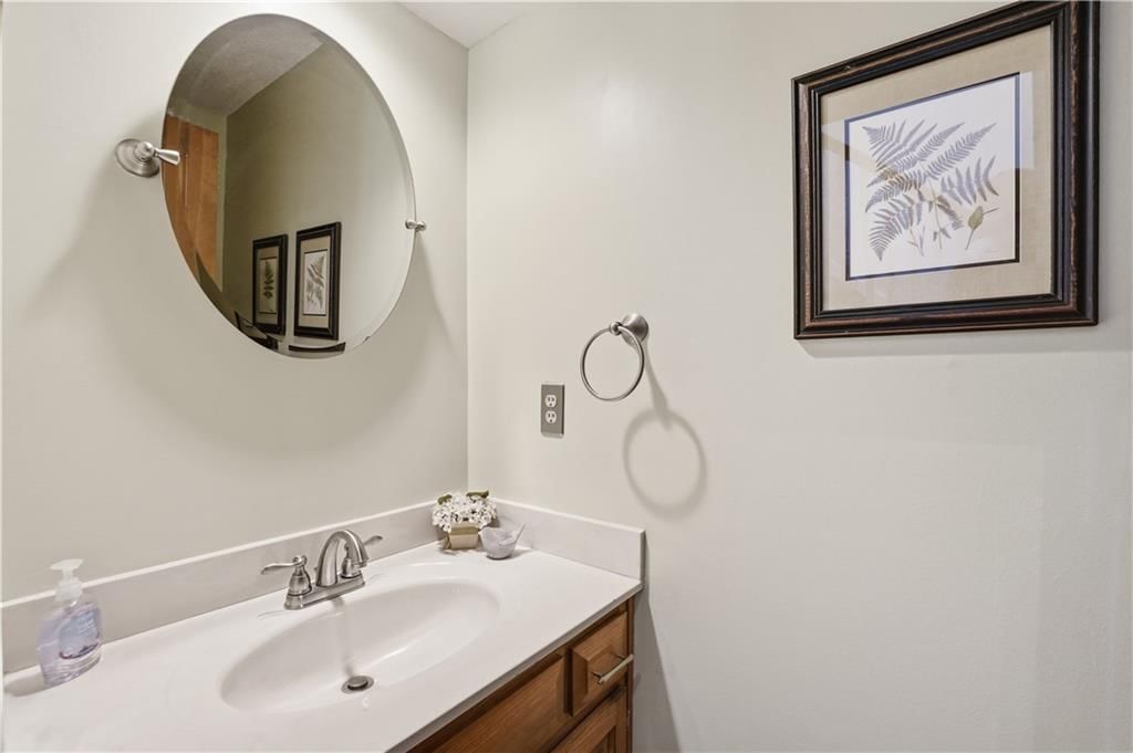 8050 Lakeview Avenue — photo 47