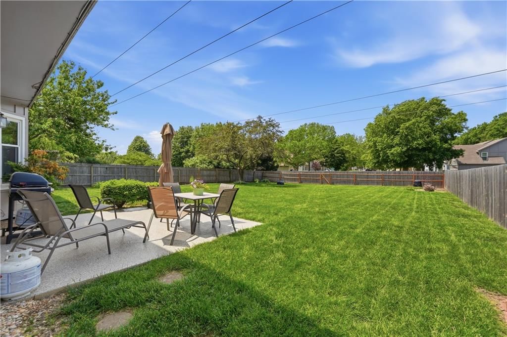 8050 Lakeview Avenue — photo 54