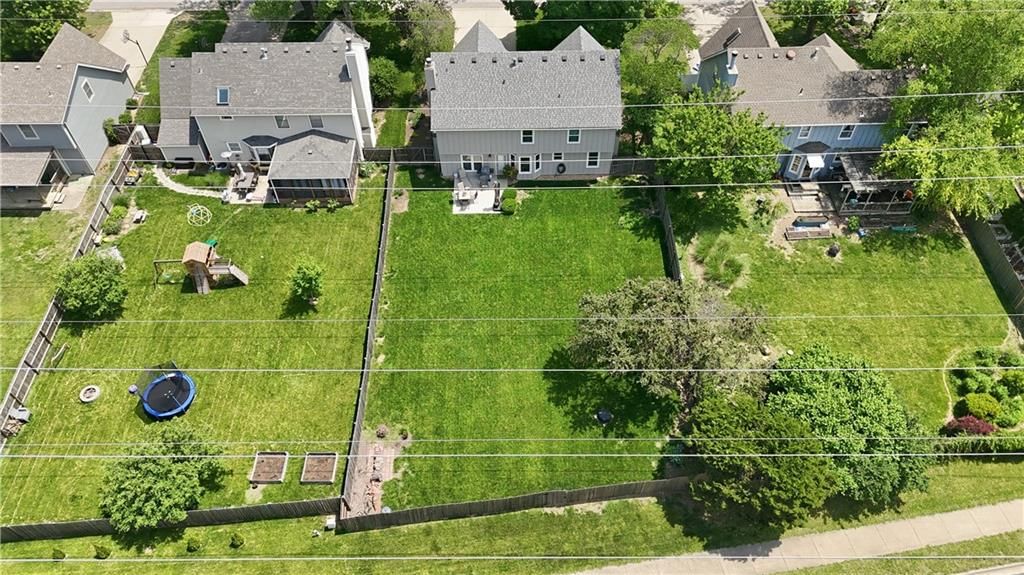 8050 Lakeview Avenue — photo 60