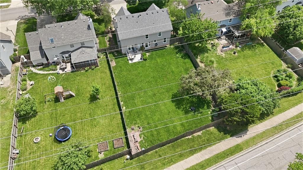 8050 Lakeview Avenue — photo 61
