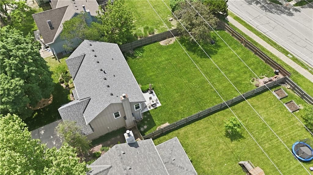 8050 Lakeview Avenue — photo 62