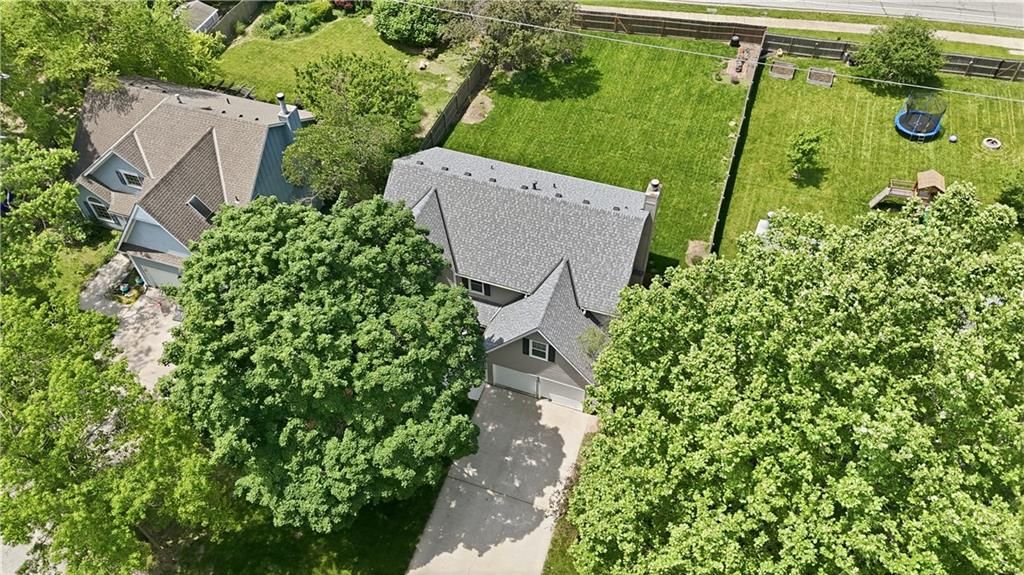 8050 Lakeview Avenue — photo 63