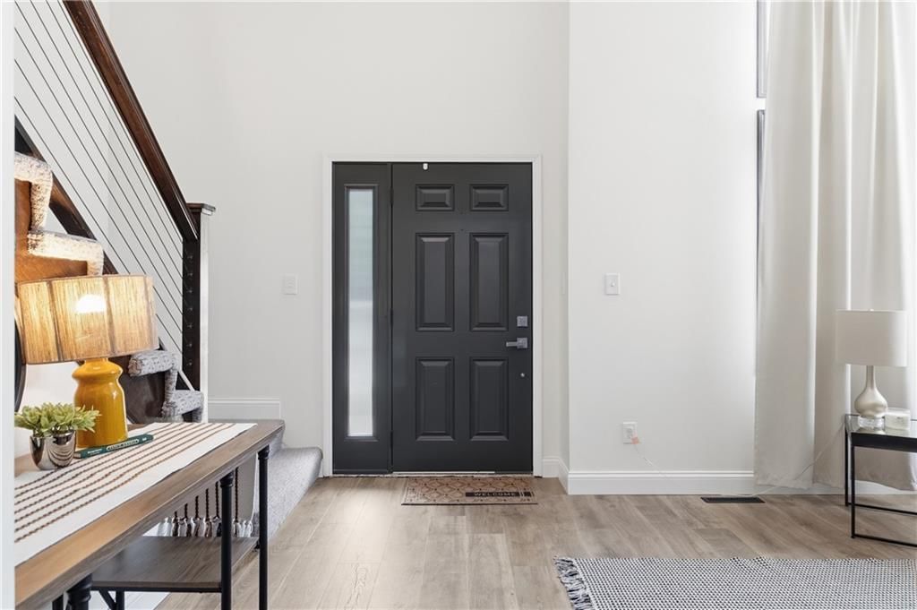 817 NW Golden Court — photo 4