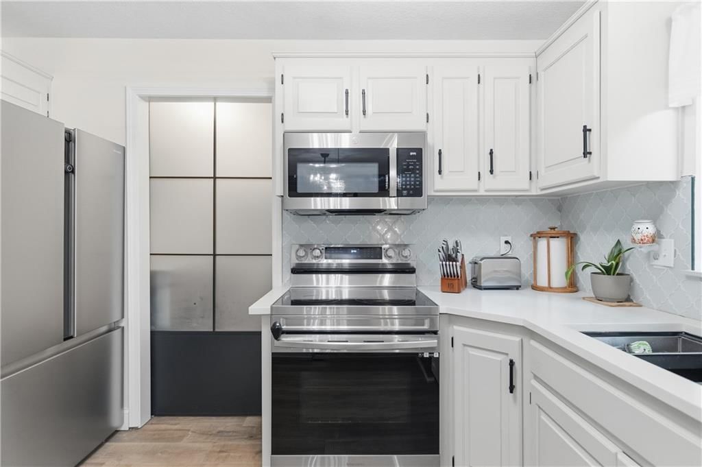 817 NW Golden Court — photo 13