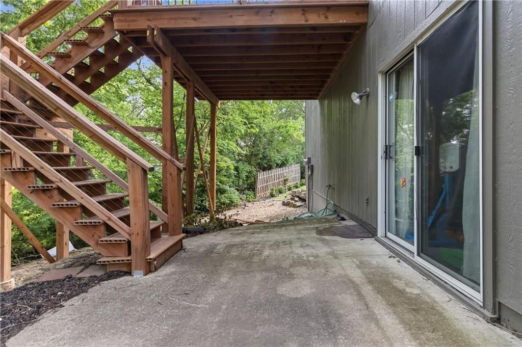 817 NW Golden Court — photo 41