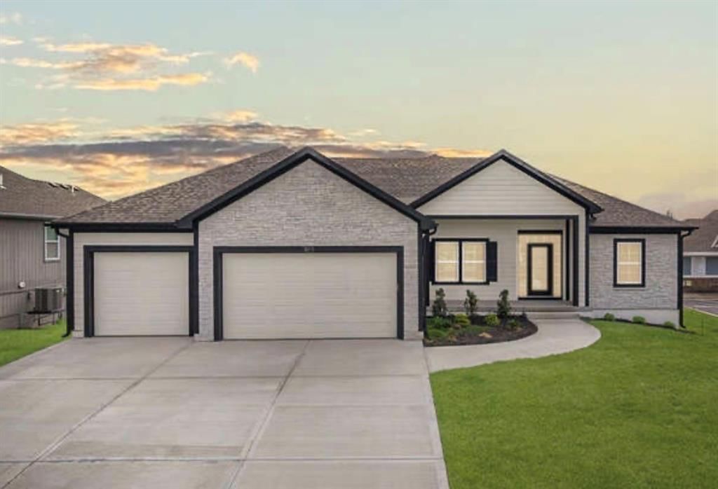 2211 Prairie Creek Drive — photo 1