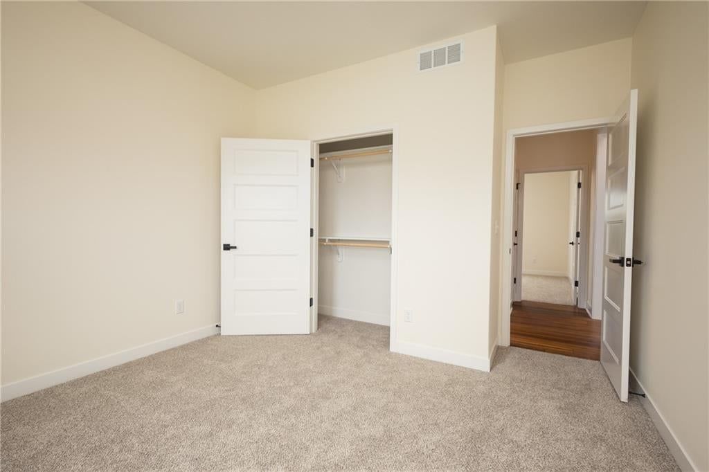 Photo 35 of 53 - 2211 Prairie Creek Drive, Kearney, MO 64060