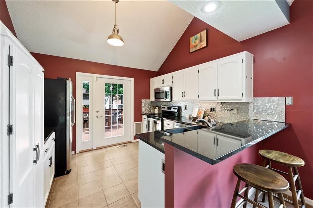 1328 E 154TH Terrace — photo 9