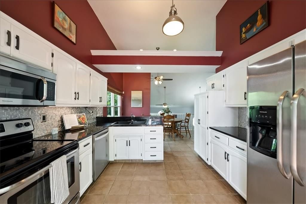 1328 E 154TH Terrace — photo 10
