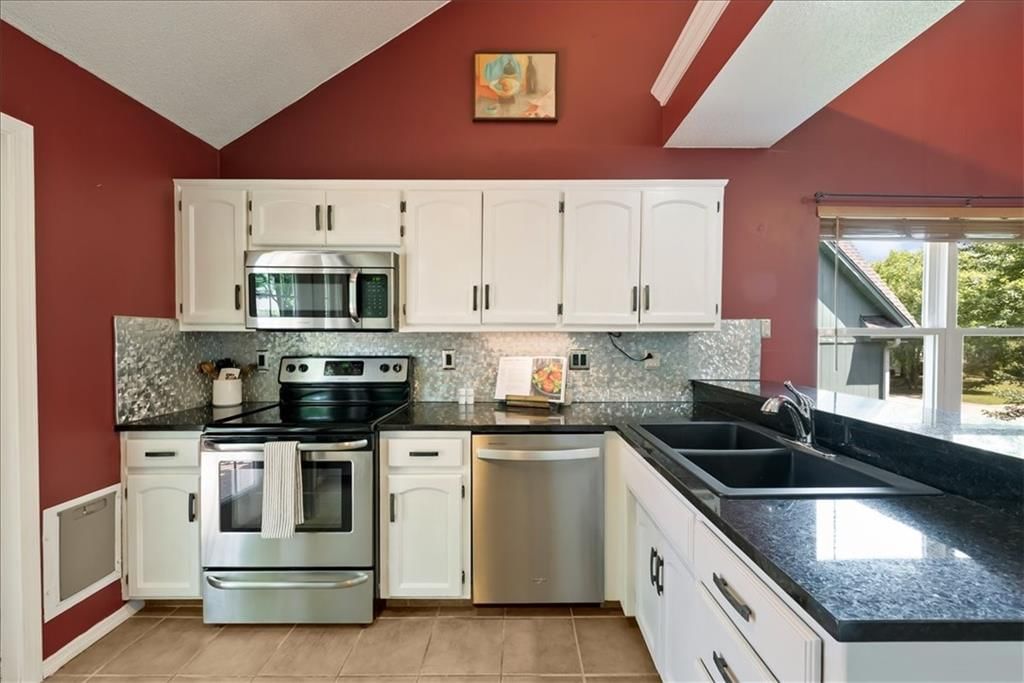 1328 E 154TH Terrace — photo 11