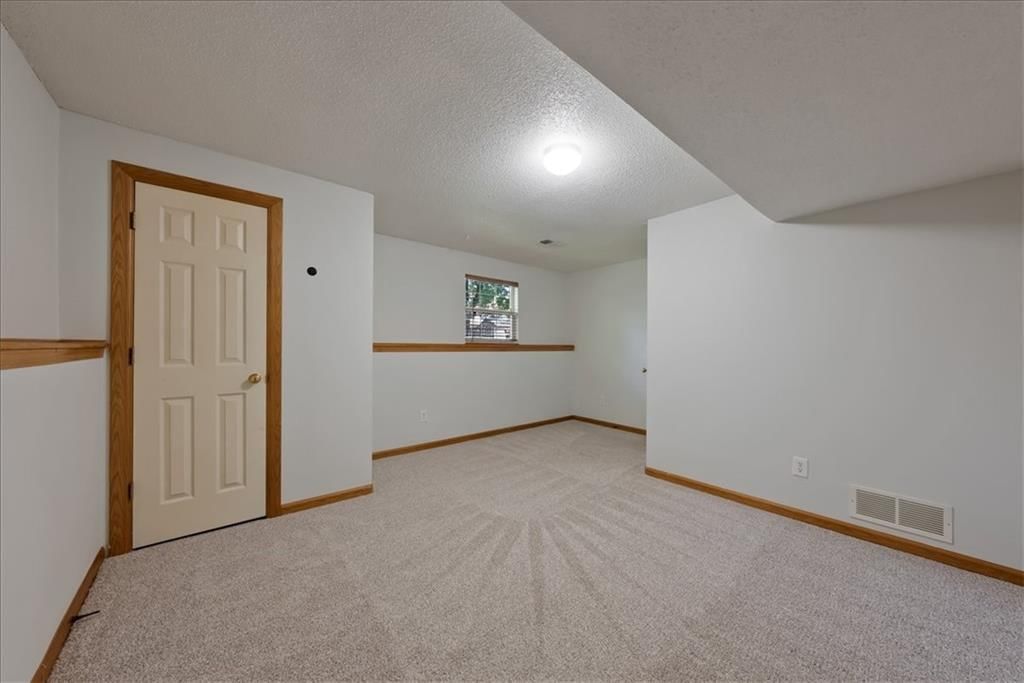 1328 E 154TH Terrace — photo 24