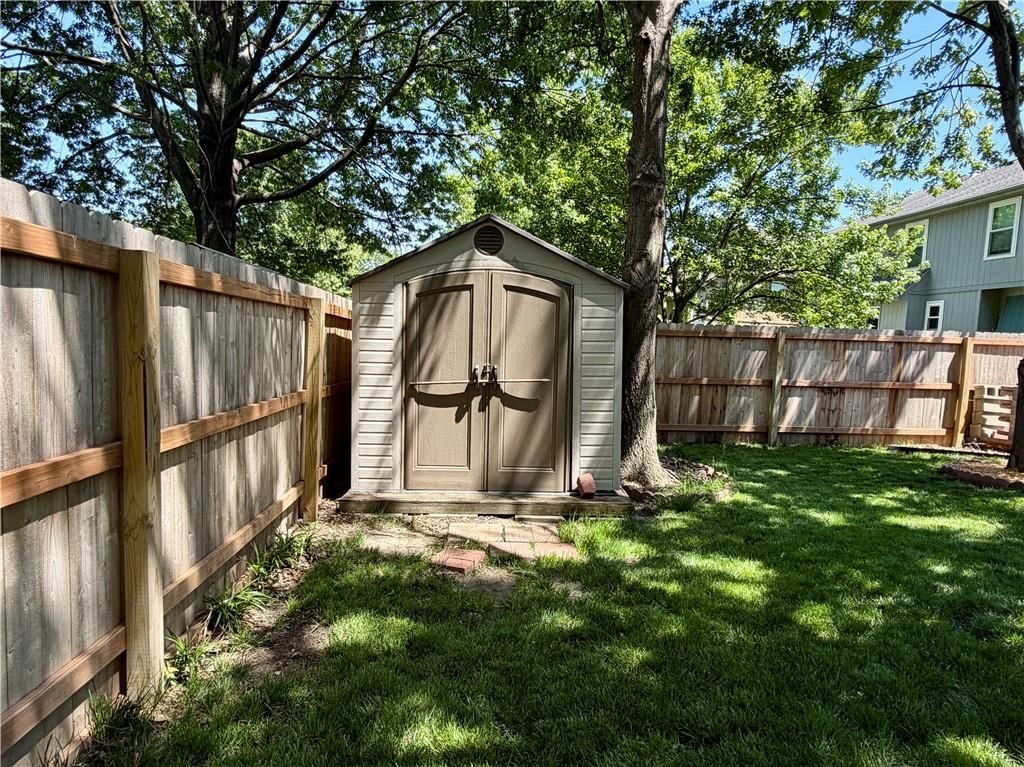 1328 E 154TH Terrace — photo 30