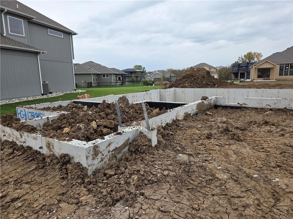 17385 W 169th Place, Olathe, KS: listing photo 3