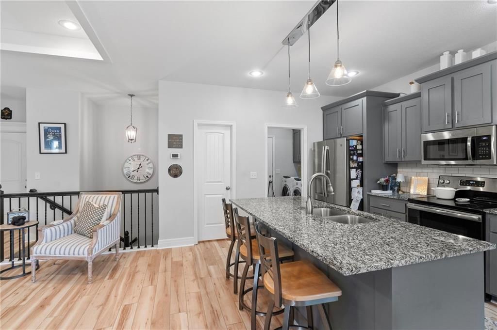 605 SE Colonial Drive — photo 9