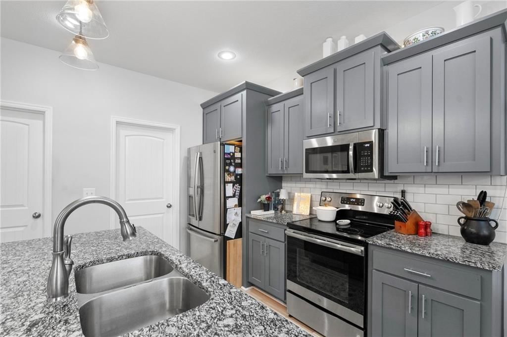 605 SE Colonial Drive — photo 11
