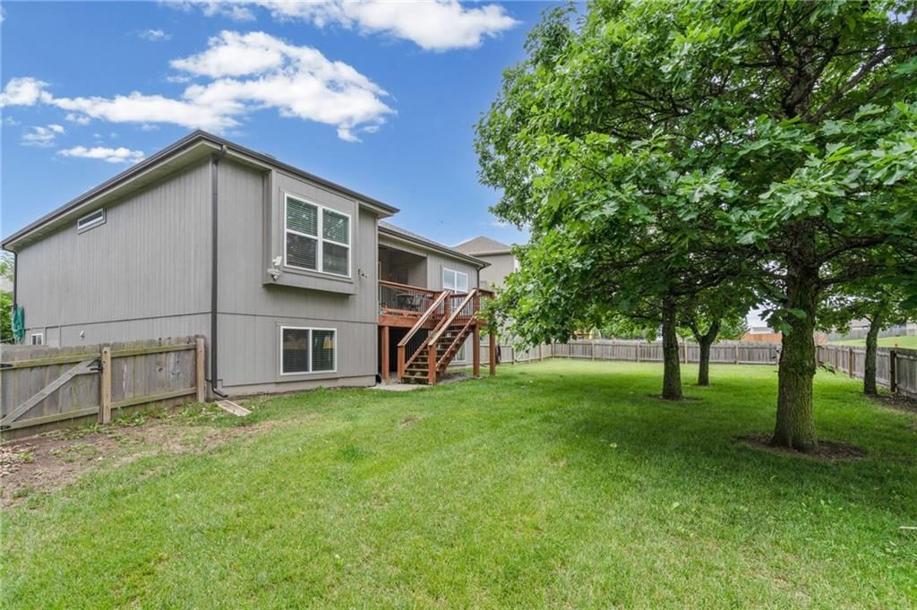 605 SE Colonial Drive — photo 31