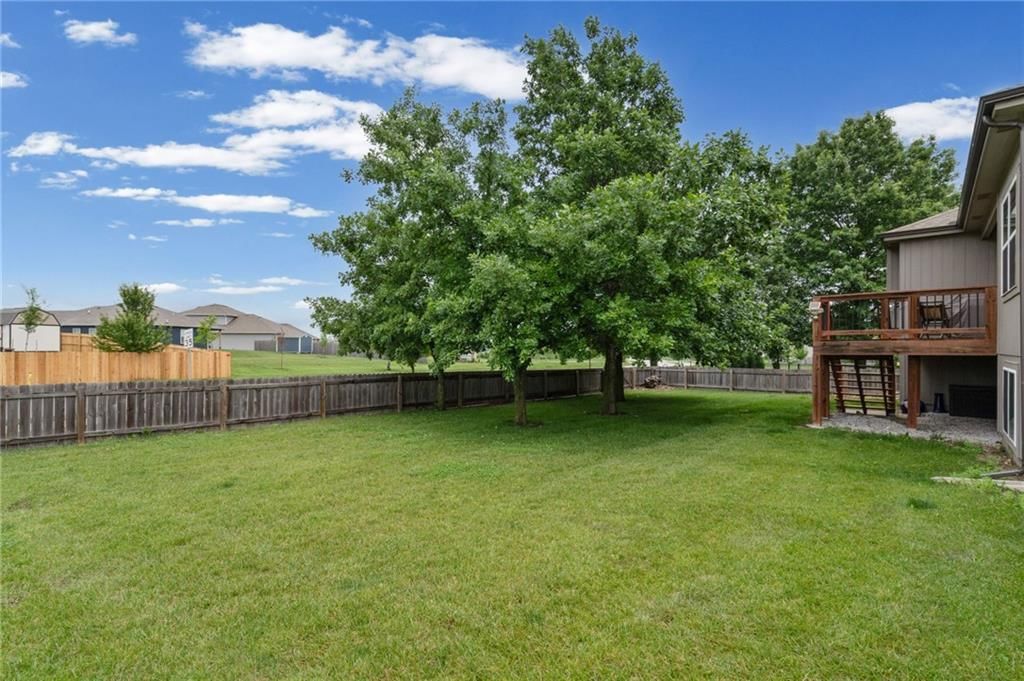 605 SE Colonial Drive — photo 32