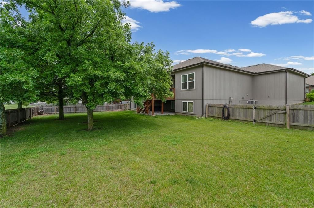 605 SE Colonial Drive — photo 33
