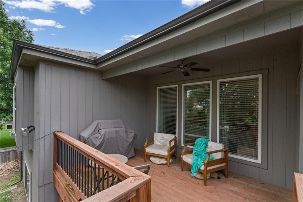 605 SE Colonial Drive — photo 34