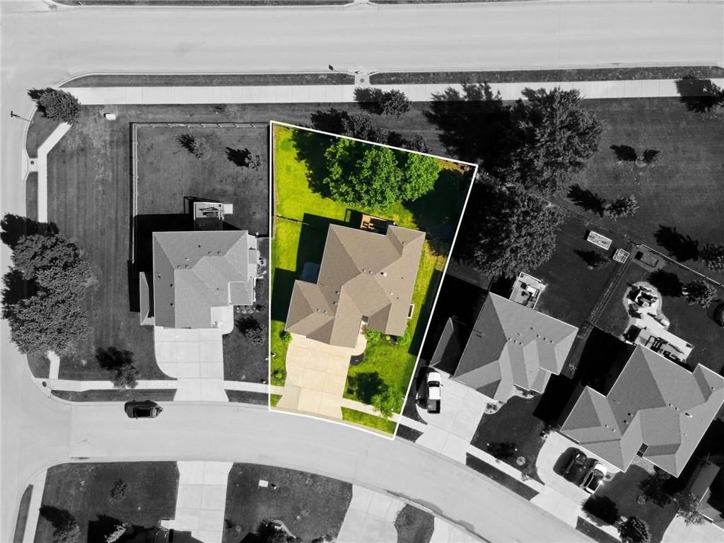 605 SE Colonial Drive — photo 36