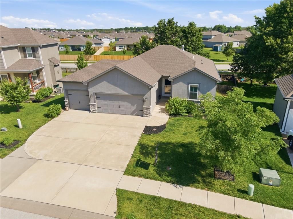 605 SE Colonial Drive — photo 37