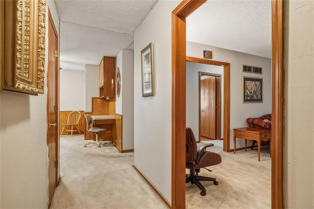 Home office at 5909 N Broadway Street, Gladstone, MO 64118