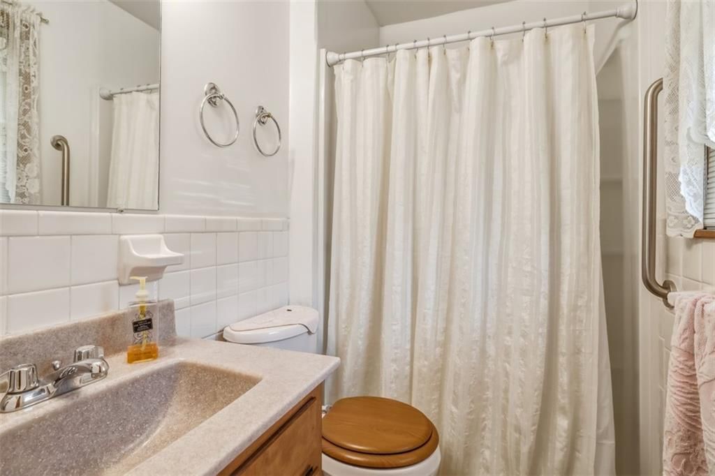 Photo 17 of 26 - 5909 N Broadway Street, Gladstone, MO 64118
