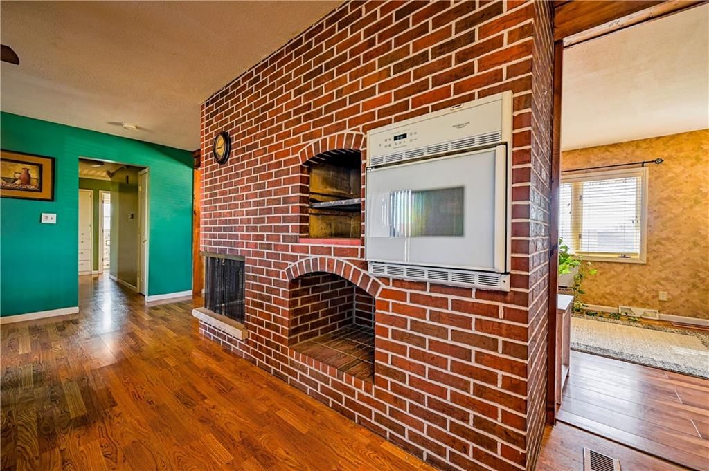 8200 Wood Avenue — photo 10