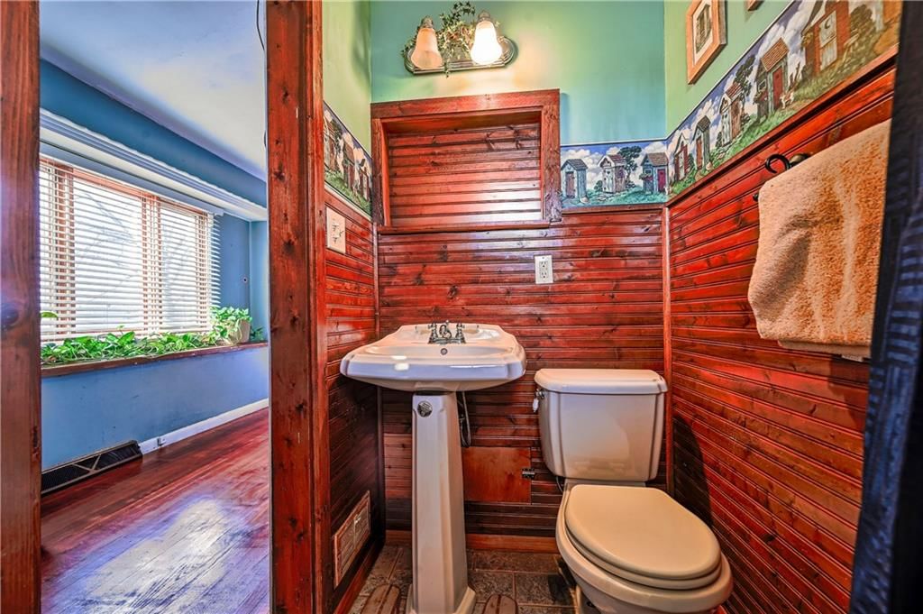 8200 Wood Avenue — photo 15
