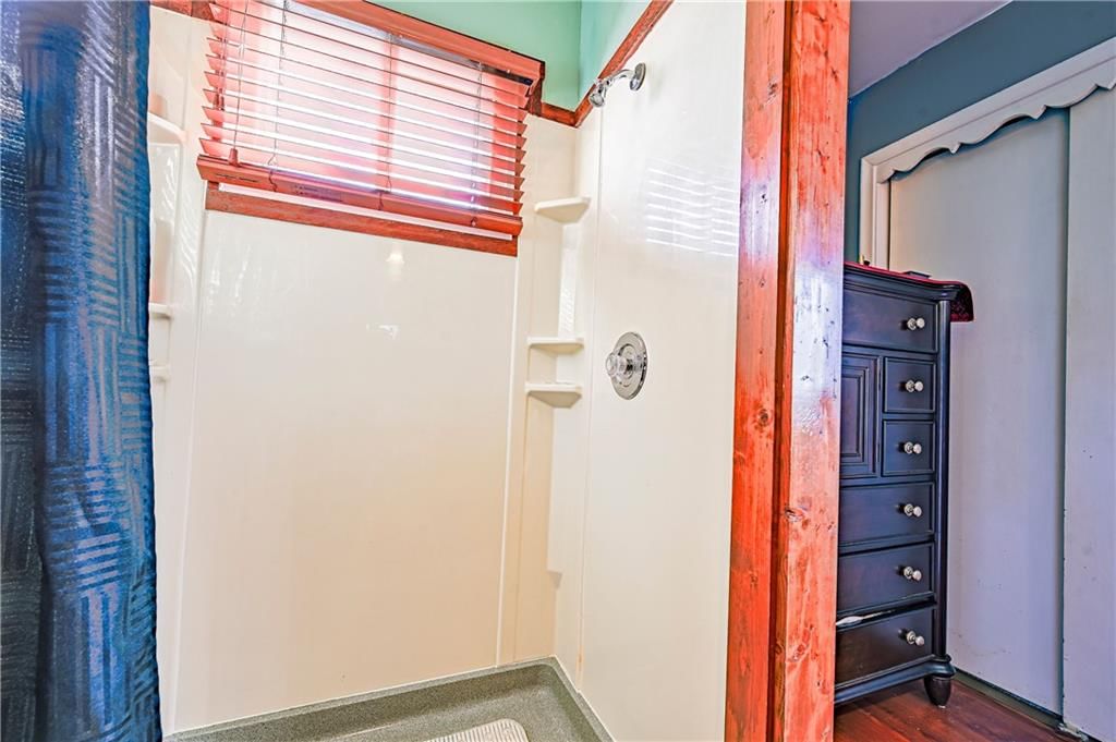 8200 Wood Avenue — photo 16