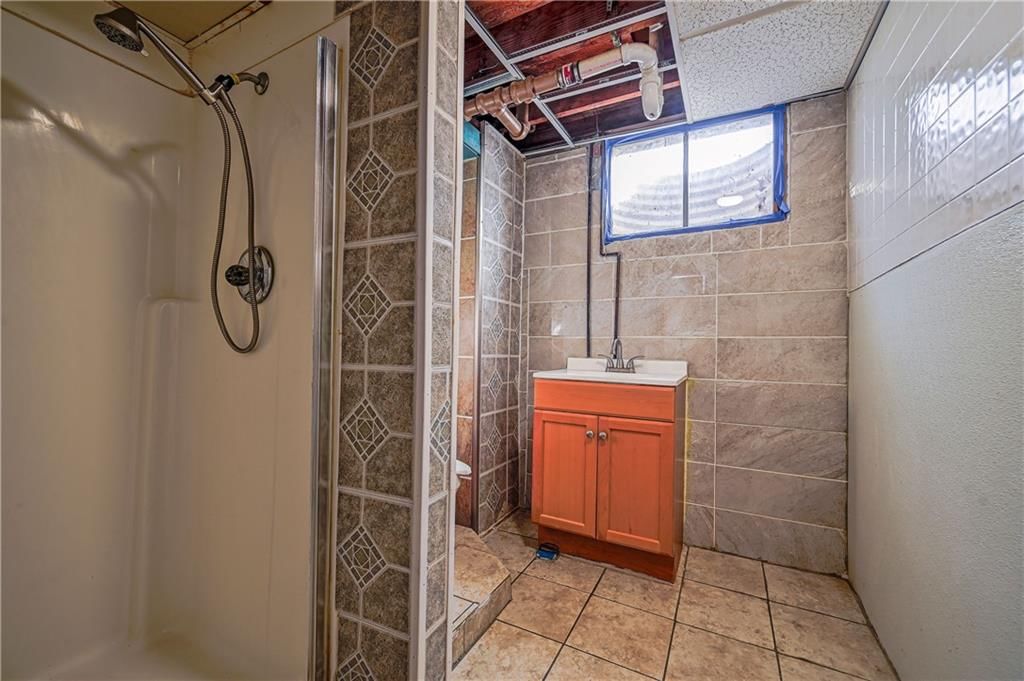 8200 Wood Avenue — photo 21