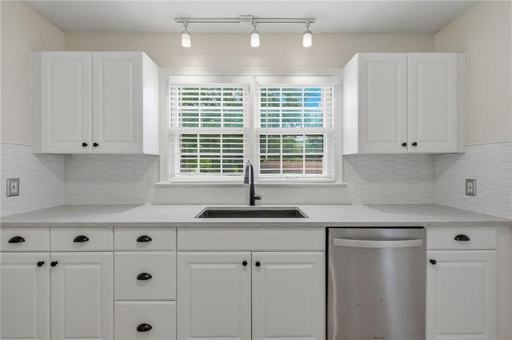 5239 Outlook Street — photo 14