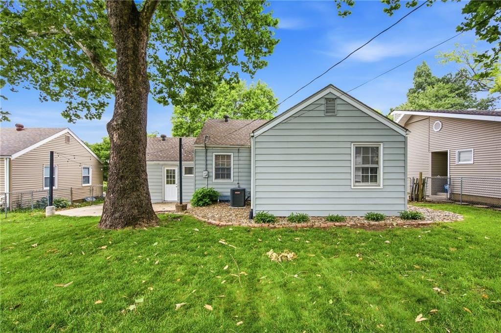 5239 Outlook Street — photo 35