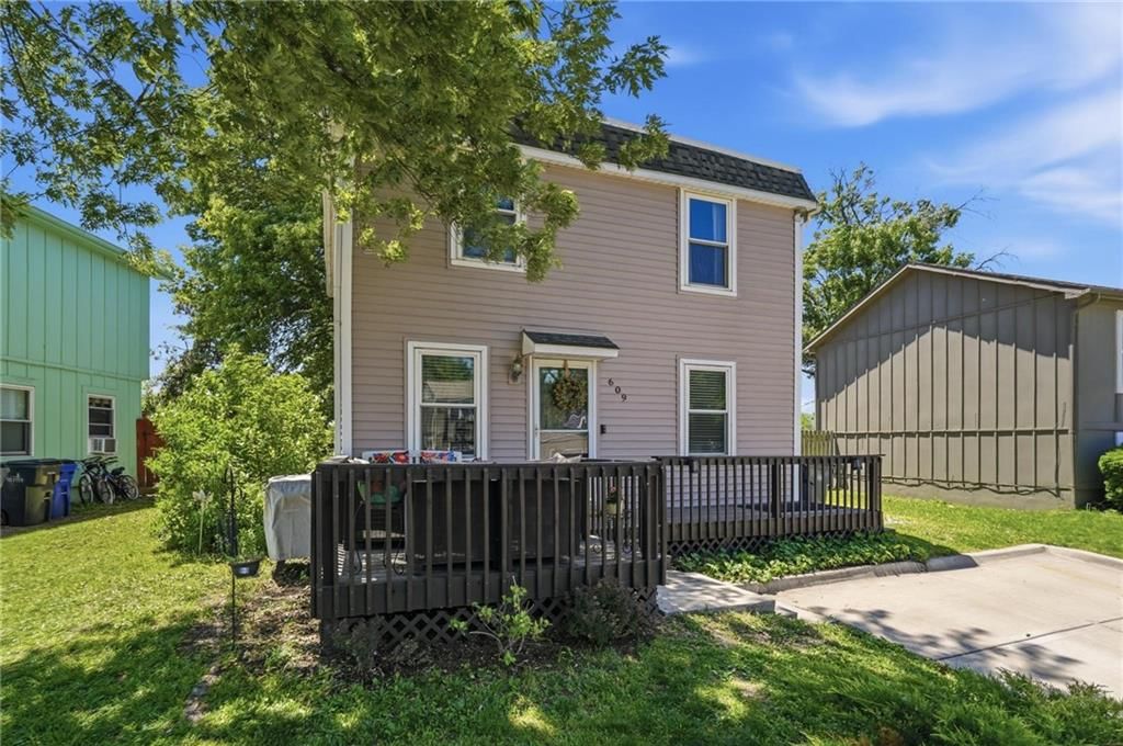 609 E Bristol Lane — photo 2