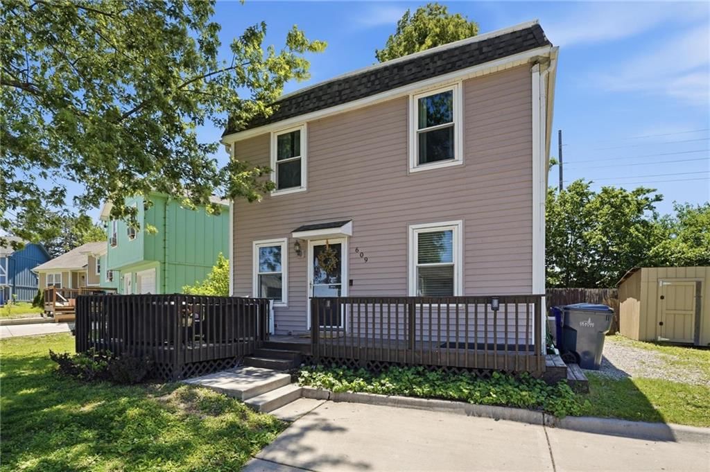 609 E Bristol Lane — photo 3