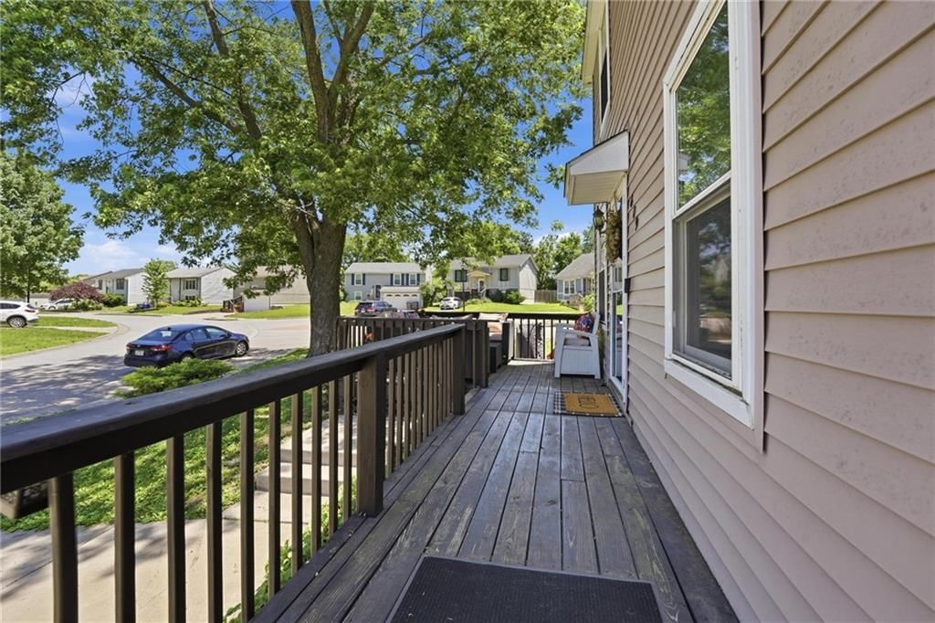 609 E Bristol Lane — photo 6