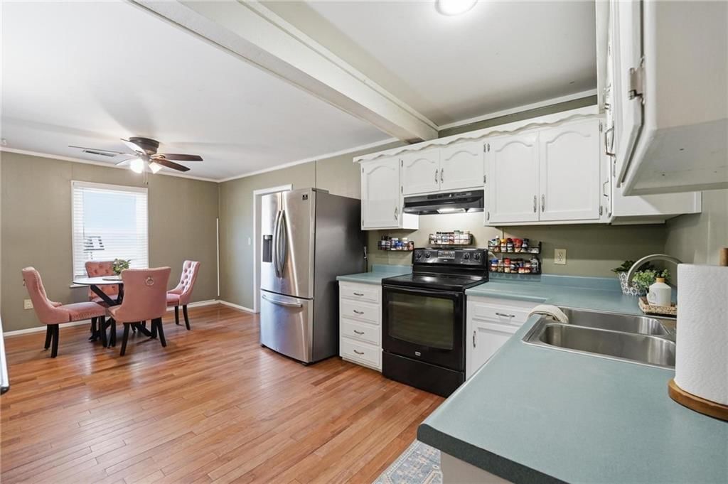 609 E Bristol Lane — photo 15