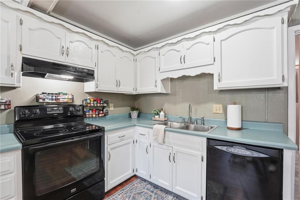 609 E Bristol Lane — photo 16