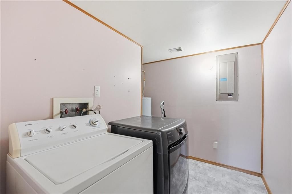 609 E Bristol Lane — photo 18