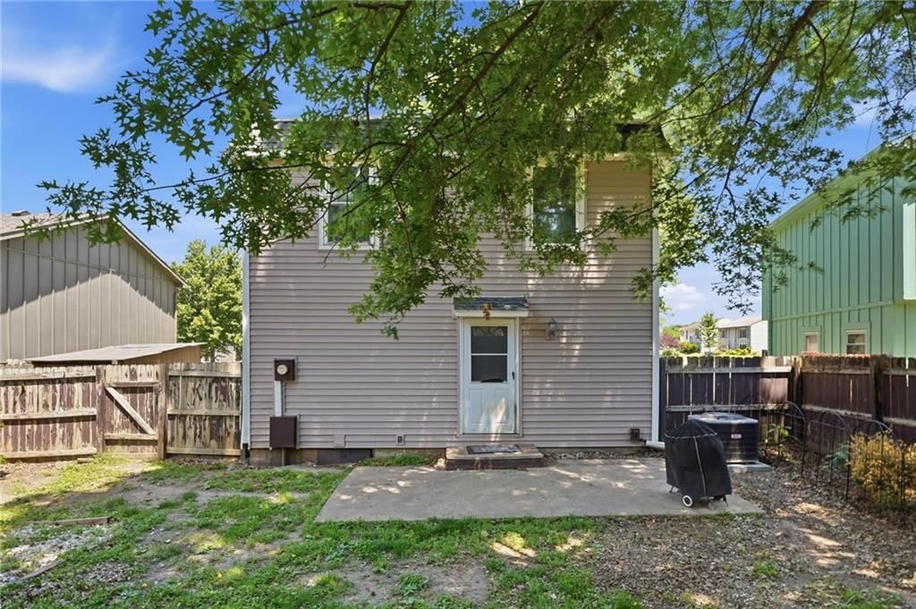 609 E Bristol Lane — photo 32