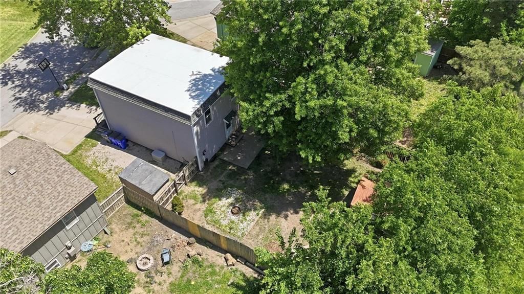 609 E Bristol Lane — photo 35