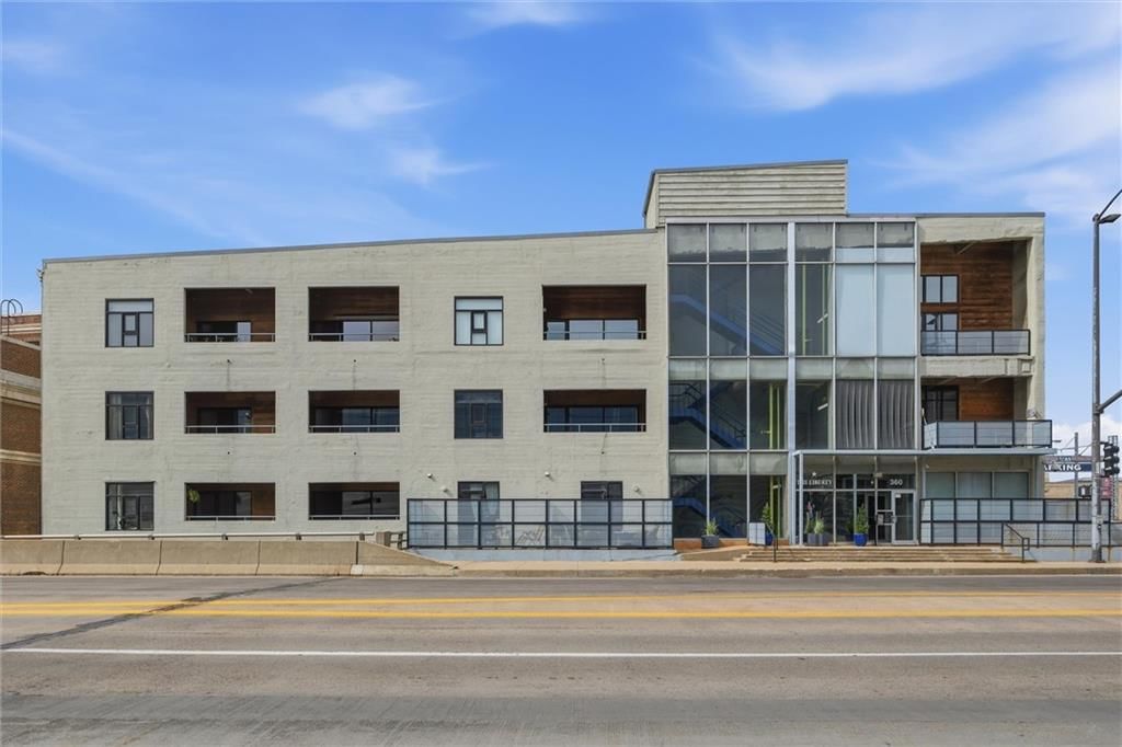 360 W Pershing Road — photo 2